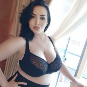 Sexy Busty Vikky Escorts Brooklyn