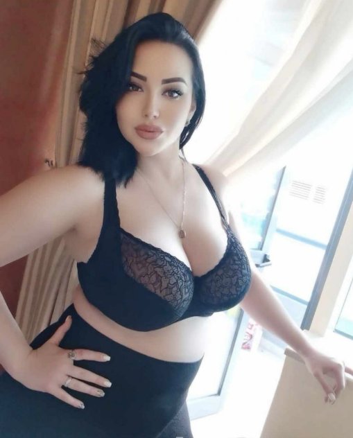 Sexy Busty Vikky Escorts Brooklyn