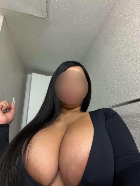 Debby🔥🤭 available today 🍑  