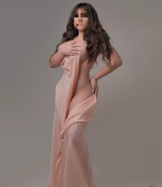 6 Spanish girls Escorts Queens