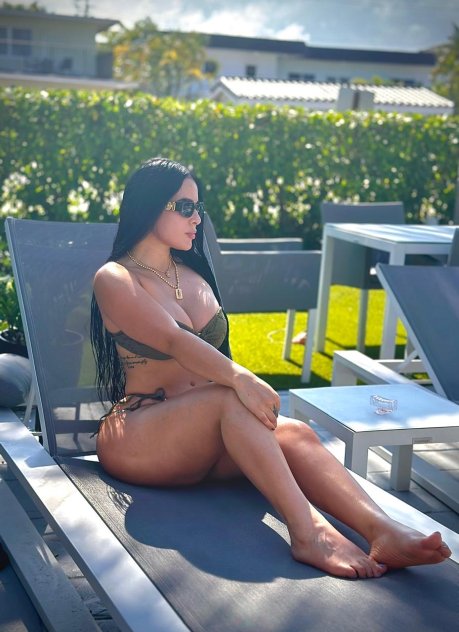 SHARON COLOMBIAN GODNESS 🇨🇴  