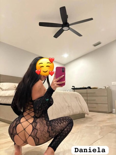 Latin girl 🍑🍑🍑🍑  