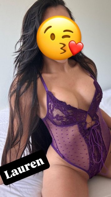Latin girl 🍑🍑🍑🍑  