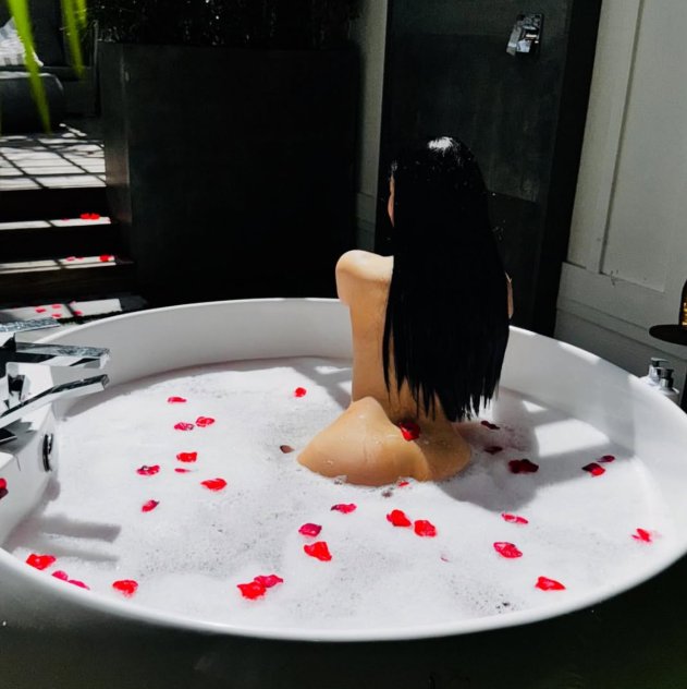 Roselyn Escorts Naples