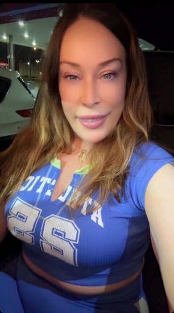 KENDALLS NAUGHTY GARDEN 💦👄👅  