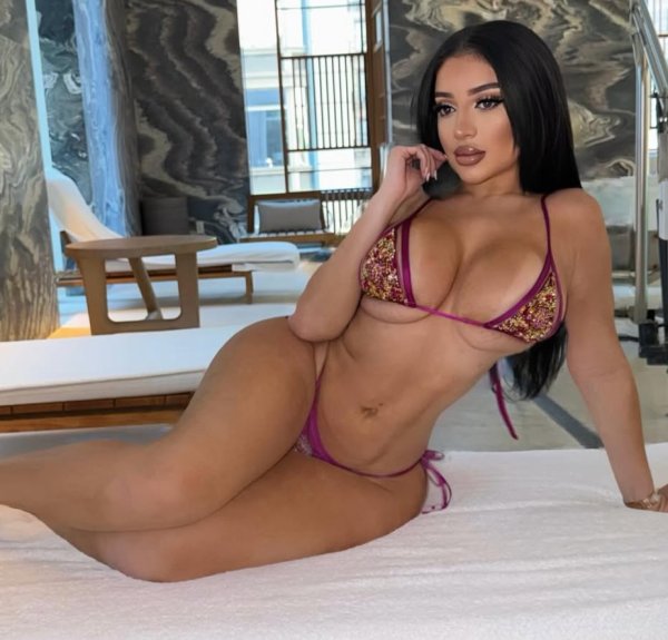 200 LATINAS ONLY TODAY  