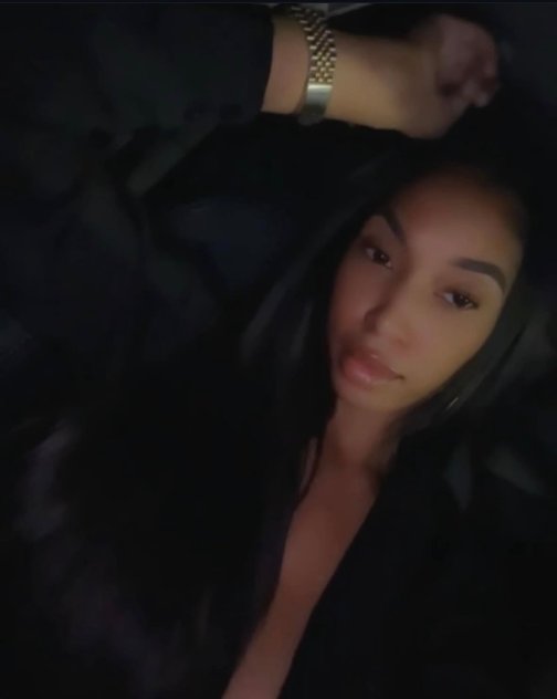 ✨BEAUTIFUL BUSTY BOMBSHELL✨