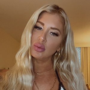 I’m Clara, I’m available for both Incall and outcall 