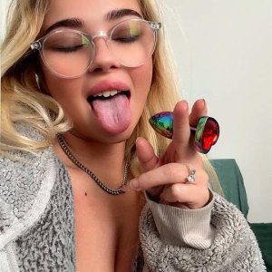 I’m available for hookup fun and I sell content also 