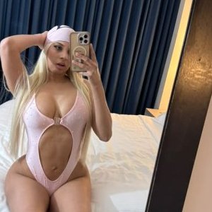 Jovencita exótica caliente