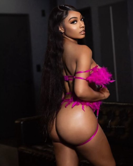 Yasmine Escorts Hayward