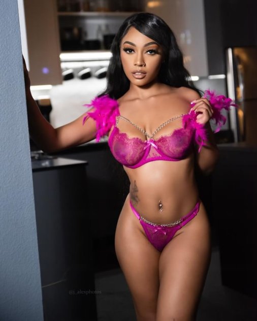 Yasmine Escorts Hayward