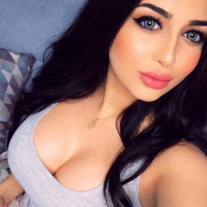 Hourglass bombshell