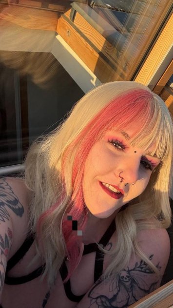 Escorts Available now 