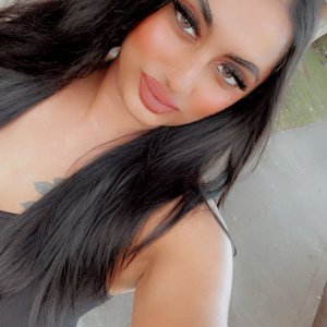 I DARE YOU TO COME SEE ME & NOT FALL IN LOVE.. XOXO💋🥂🇮🇳💘