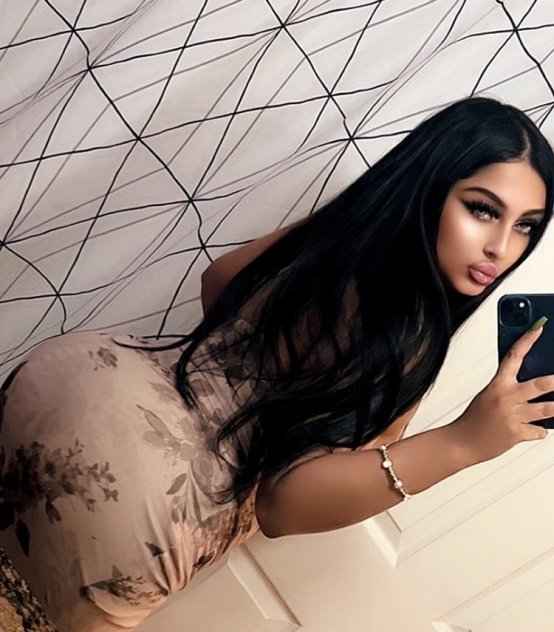 Ayashna, Innocently Naughty💋  