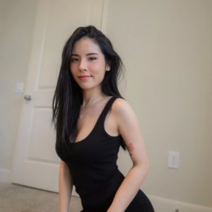 I'm a petite, cute Thai coed in Houston to satisfy your every need🍑💦