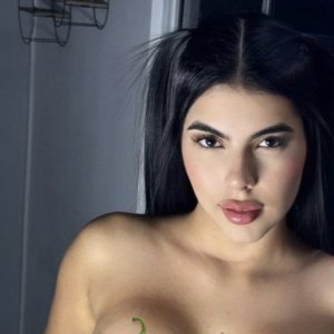 Sweet smile… dangerous curves!