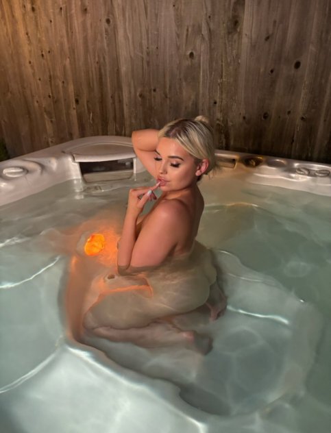 Sexy Curvy Blonde Bombshell,Come take trip to Paradise for the Service