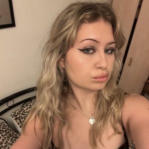 Lizzy Escorts Alexandria