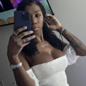 Cinnamon, Spice, & everything Nice🖤