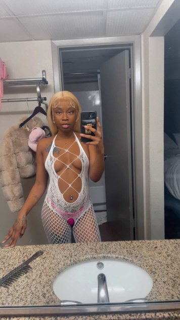 Naomii Escorts Newark