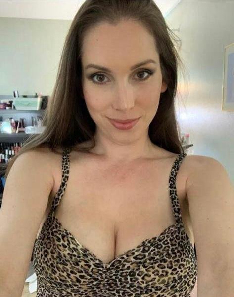 sweet wet thick escort ready for hookup 💦and also massage 