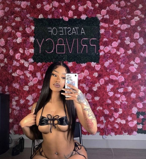 i’m looking for a wild hot party, friendly, sexy raw tight pussy