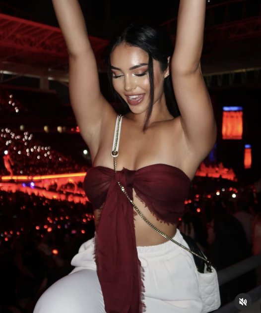 Mia  