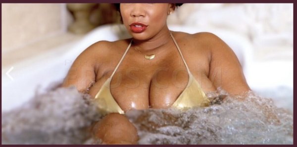 38j-36-50 busty curvy pretty smile Sensual Erotic Massage Goddess 