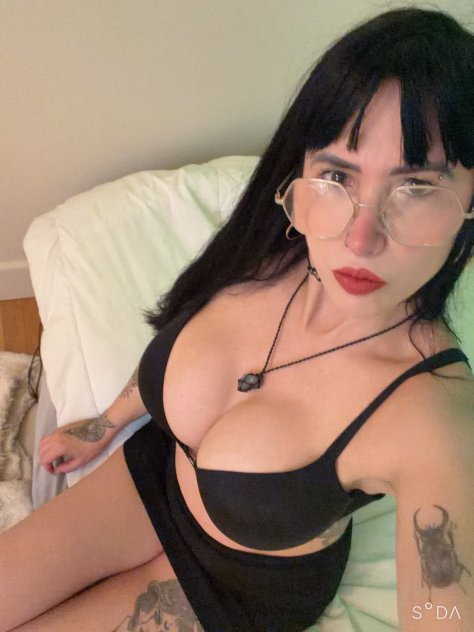 Eva Escorts Queens