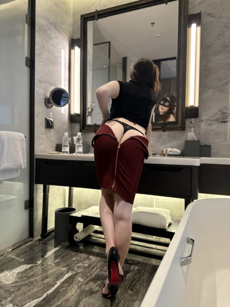 Latina beauty Escorts Ontario