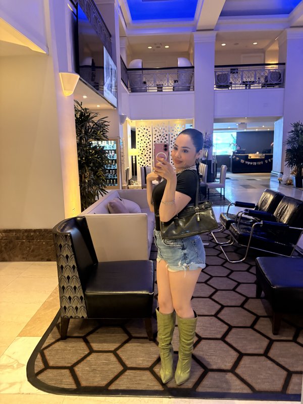 Fun girl Sarah Escorts Manhattan