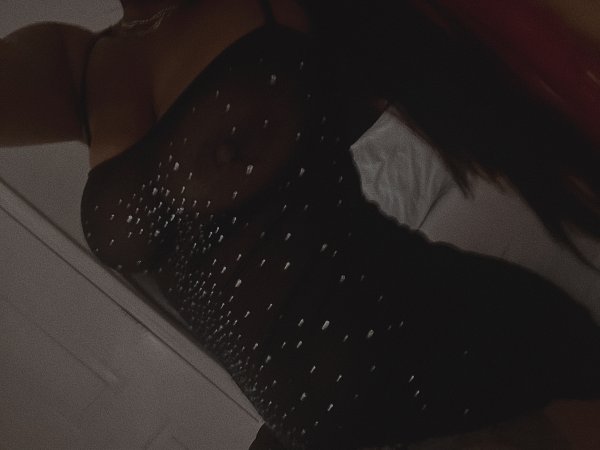 Sierra the Slut👅  