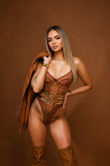 Cool Down with 🥵 HOT girls  