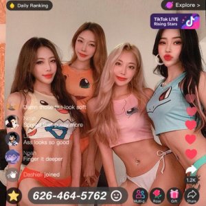 🍑🍑4 gals🔥🍑🍑Spreads legs and rubs wet pussy🔥626-464-5762