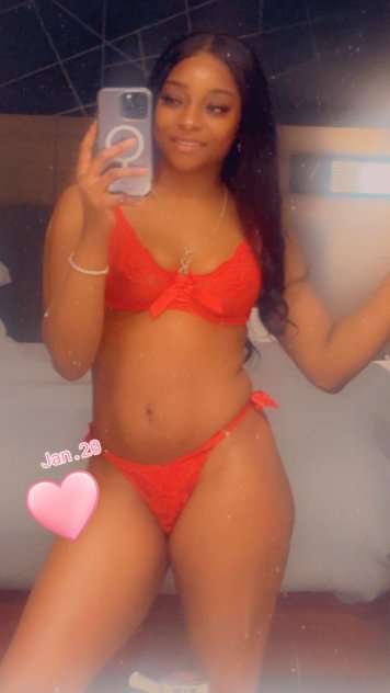 KASSANDRA_KISSES  