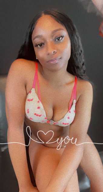 KASSANDRA_KISSES  