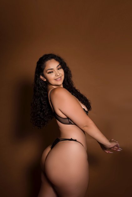 Pretty Layla  