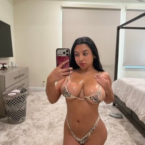 I’m available now hmu