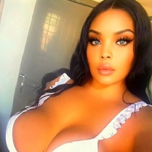 SEXIEST HOUR GLASS SHAPED BODY GORGEOUS 36DD's with a big 🍑