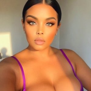 SEXIEST HOUR GLASS SHAPED BODY GORGEOUS 36DD's with a big 🍑