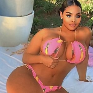 SEXIEST HOUR GLASS SHAPED BODY GORGEOUS 36DD's with a big 🍑