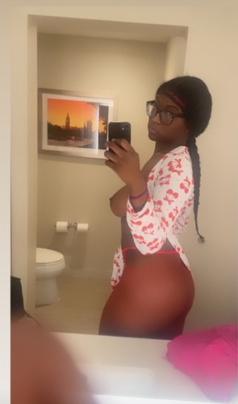 It’s Kenzie Baby😫💦🍫  