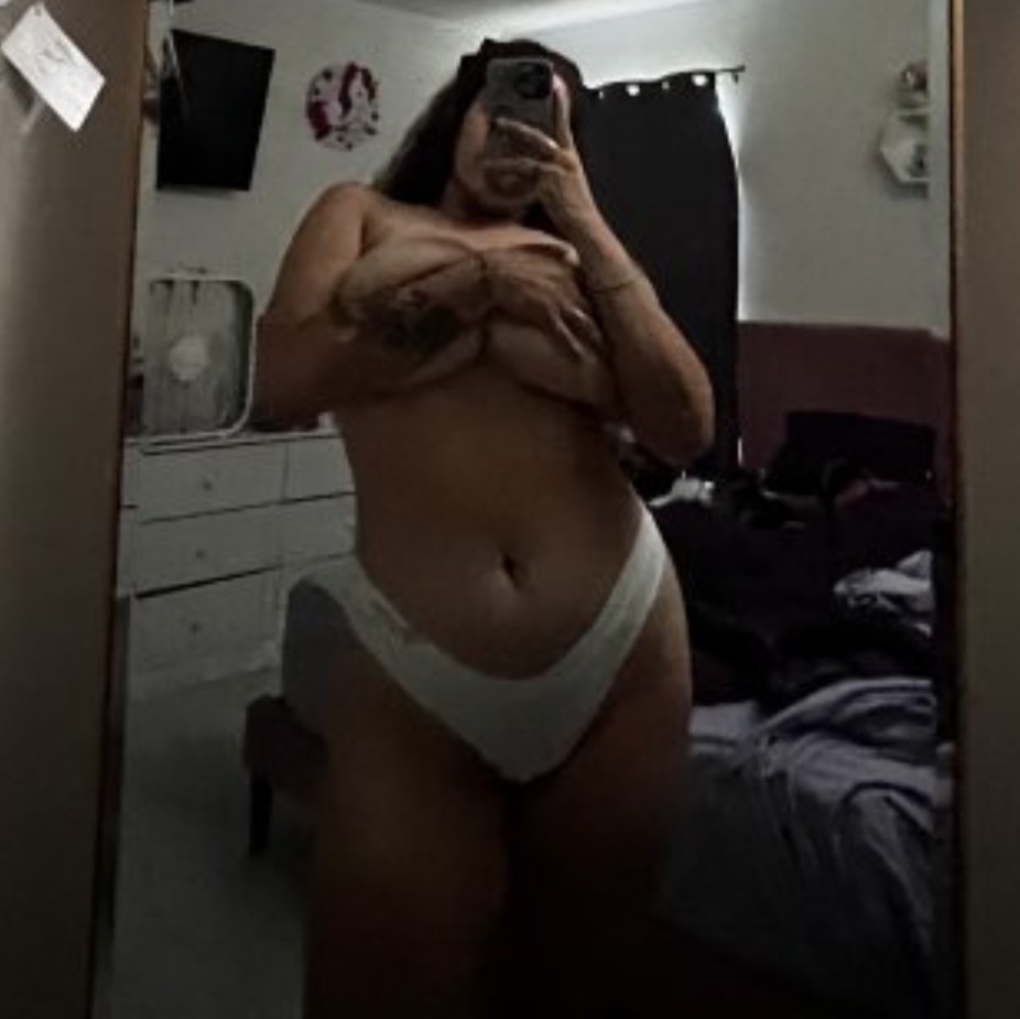 HUGE TITTY LATINA 🍒🩷